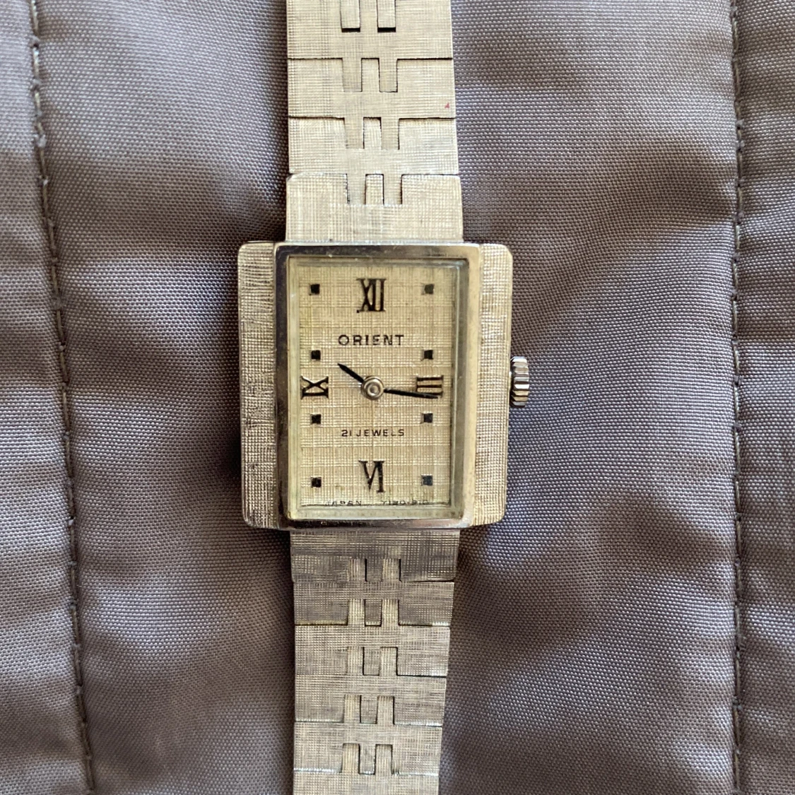 Orient rektangulär guldfärgad klocka - 3