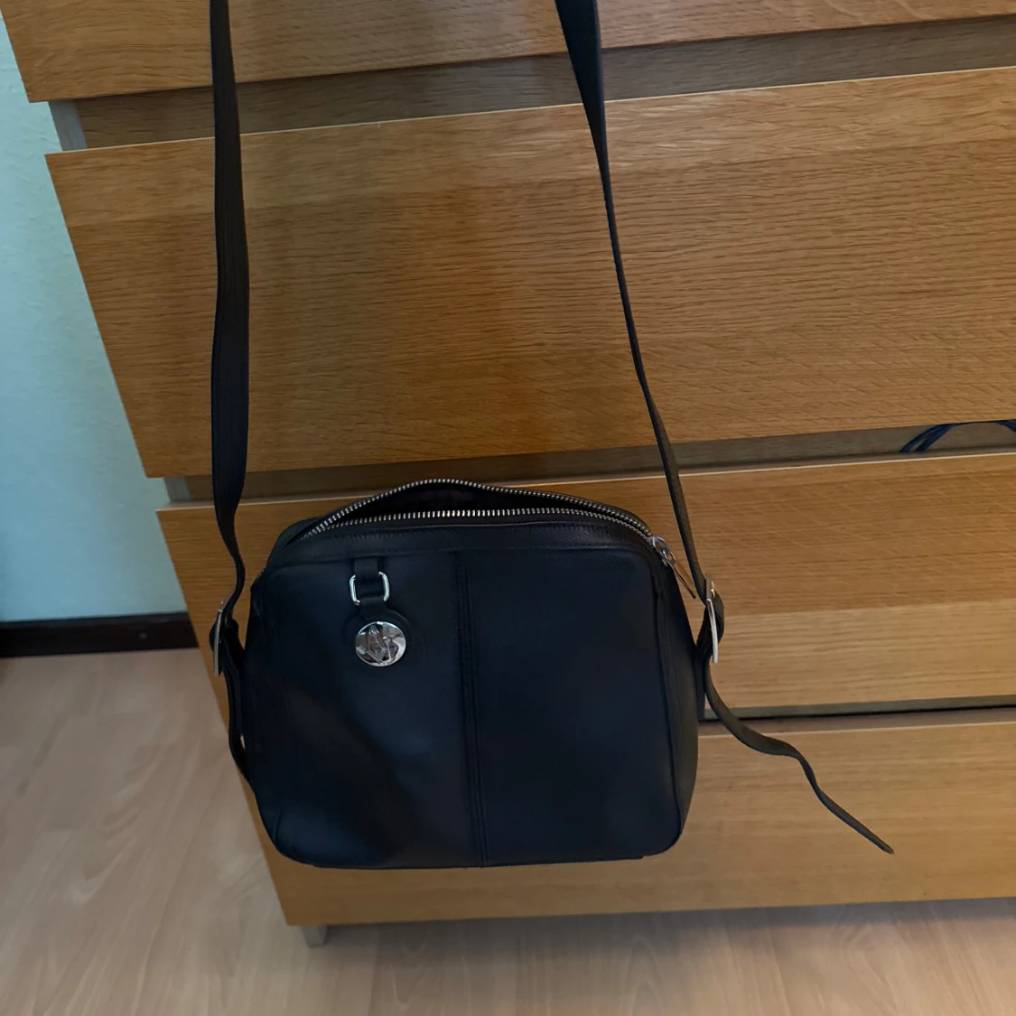 Svart axelväska från Armani Jeans - 4