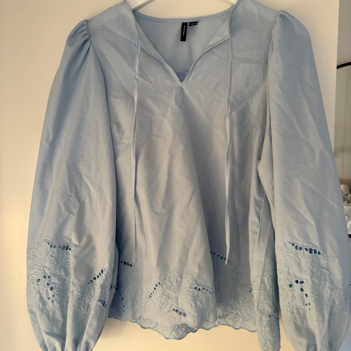 Ljusblå blus Vero Moda