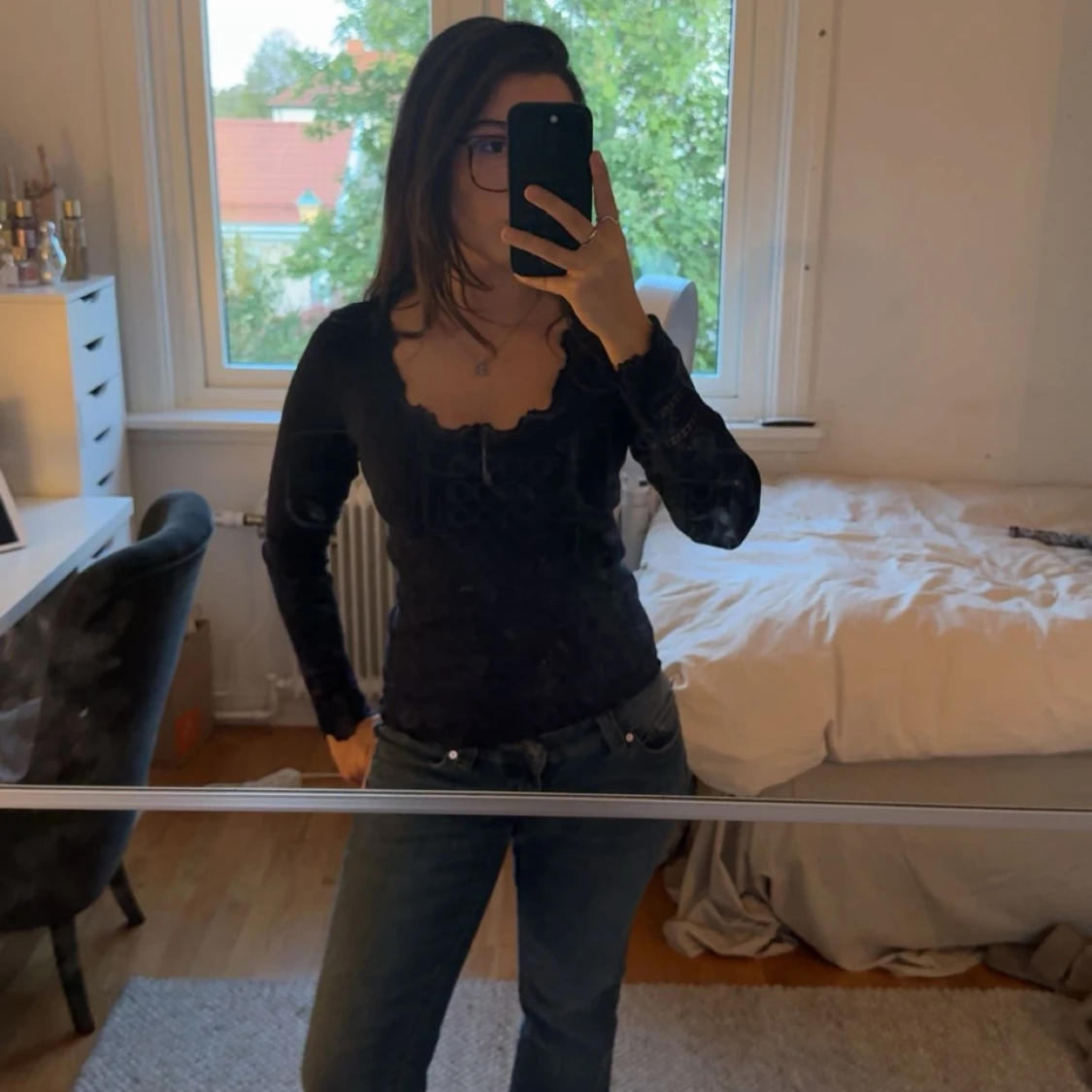 Mörkblå topp med spets från Rosemunde - 1