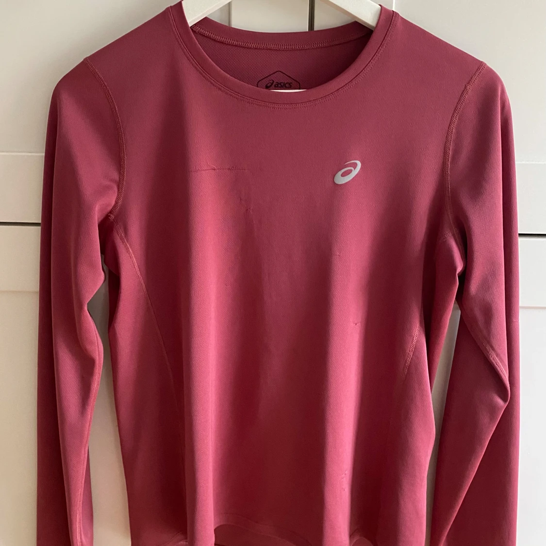 Vinröd långärmad träningströja Asics