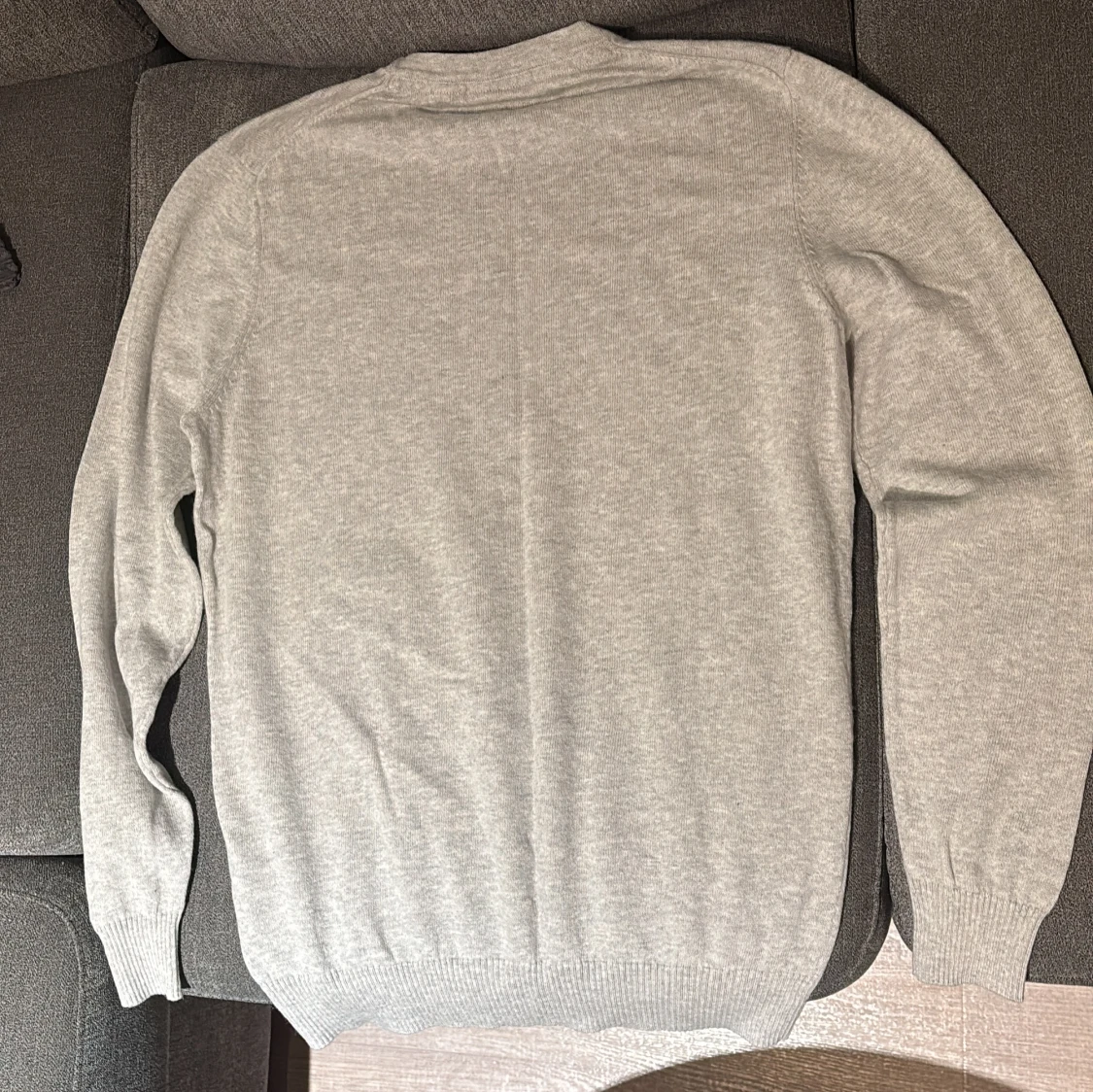 Grå  sweatshirt från Lyle & Scott - 1