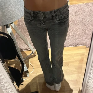 Scandi low jeans Gina tricot - Scandi low waist bootcut Jens från Gina Young! Strl 164, använda endast 1 gång💕