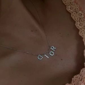 Lyxigt halsband rostfritt  - Super skick