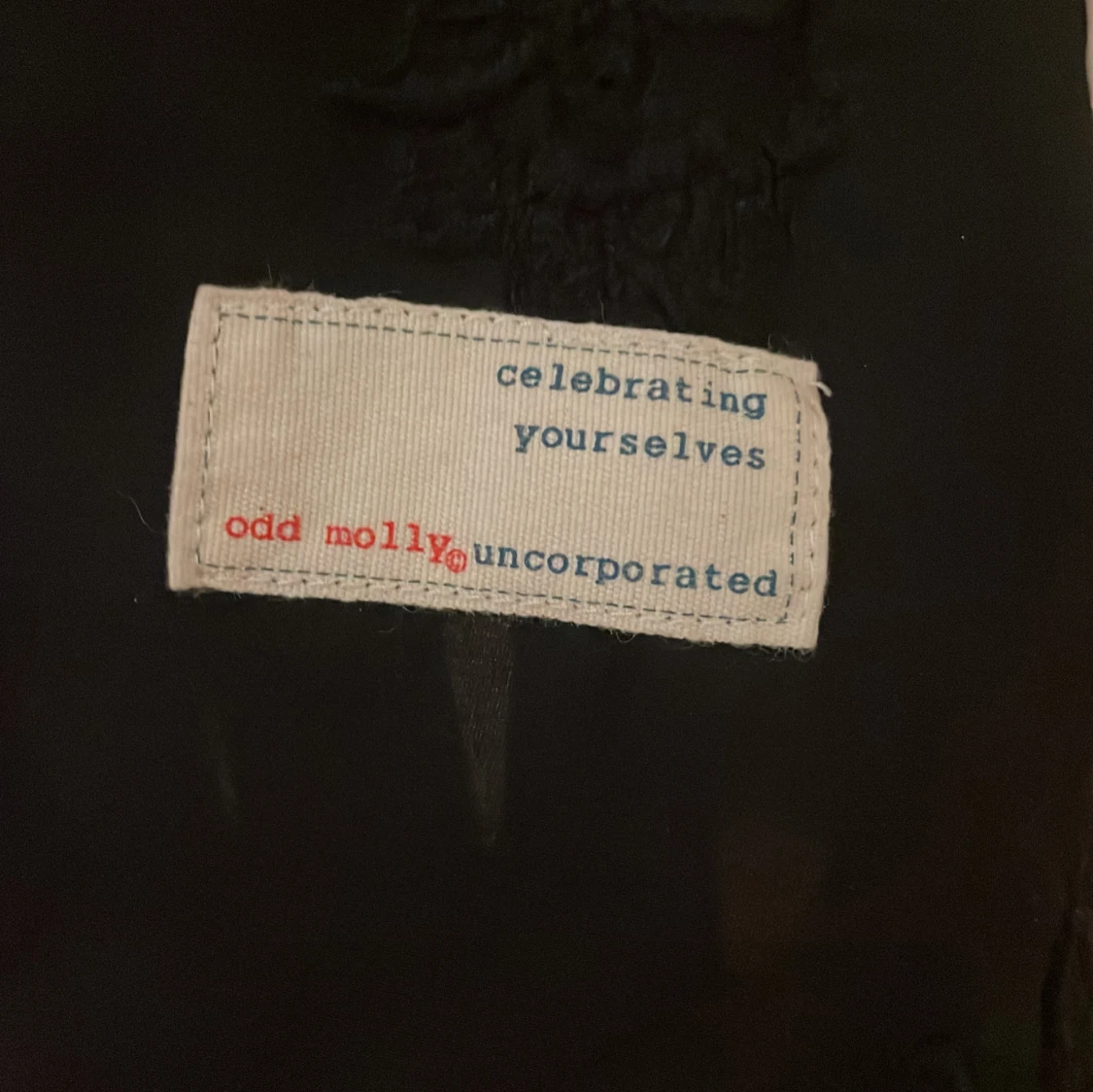 Svart blus med rosett från Odd Molly - 2