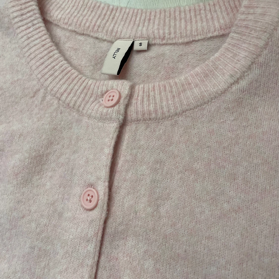 Ljusrosa kofta från Nelly i stickat - 2