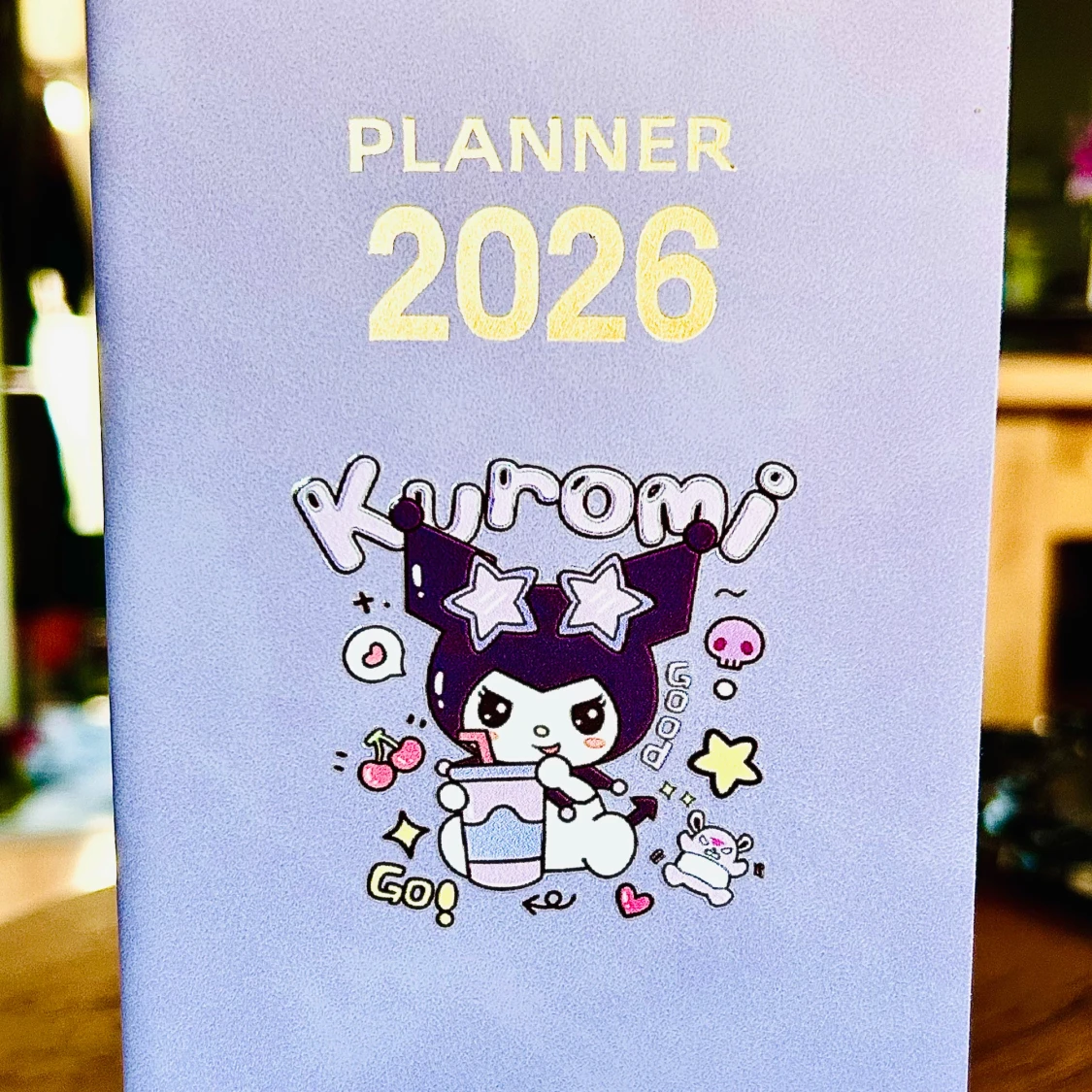 Söt fickalmanacka för 2026 med Kuromi-motiv!