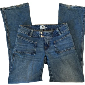 Low Rise Jeans - Laget 157 - Snygga blå jeans från 157 med breda ben. 