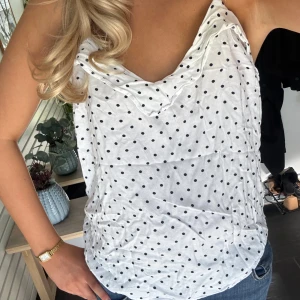Polka dot linne - Står ingen storlek men skulle uppskatta en M