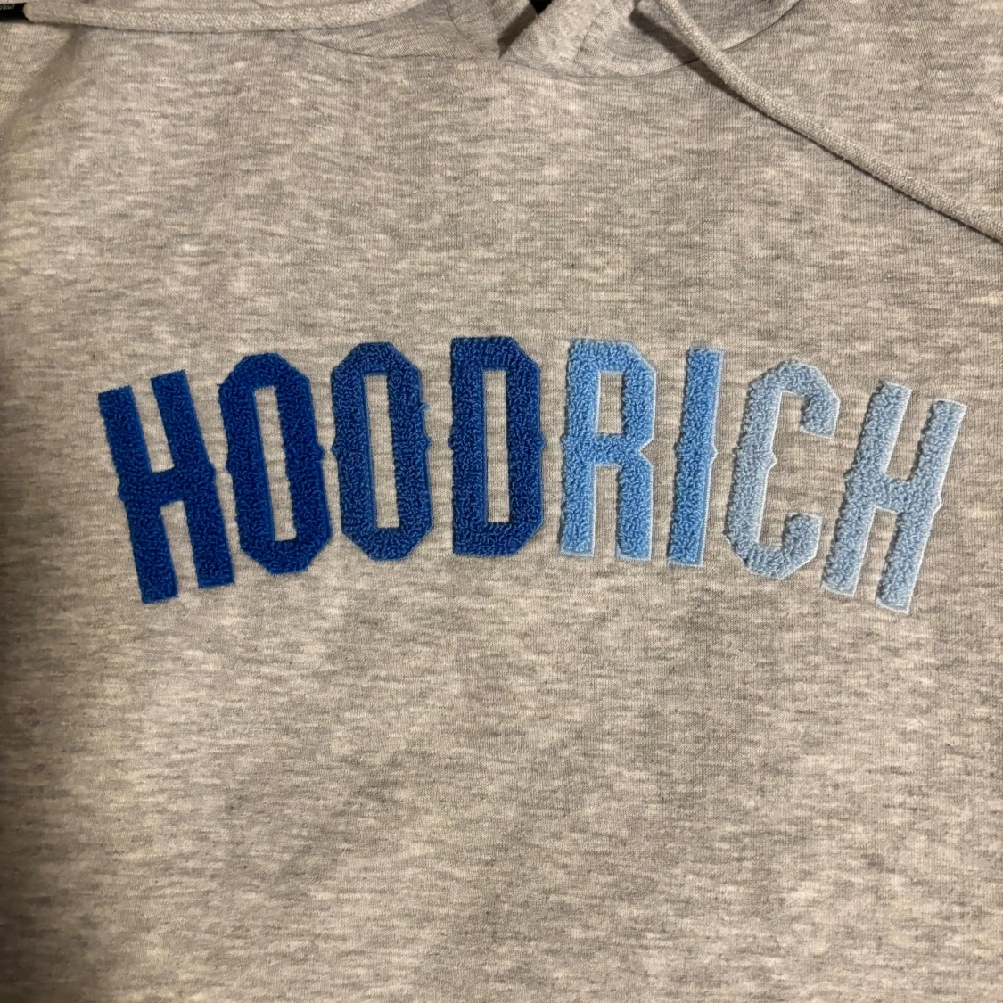 Grå hoodie från Hoodrich - 1