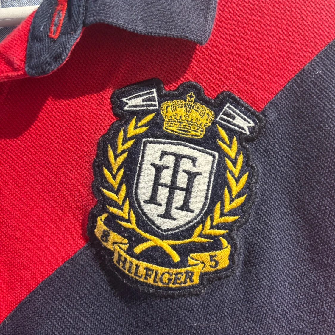 Röd och marinblå Tommy Hilfiger piké - 2