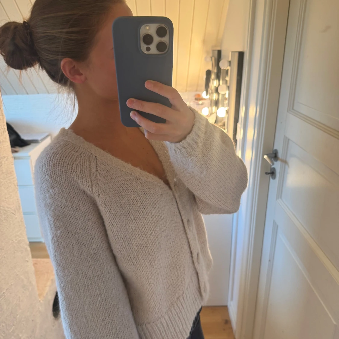 Vit/beige stickad kofta från ONLY - 1