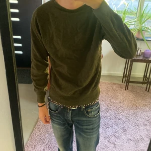Stickad tröja från Oscar Jacobson - Fin grön stickad tröja från Oscar Jacobson. Nypris: 1299. Pris kan diskuteras