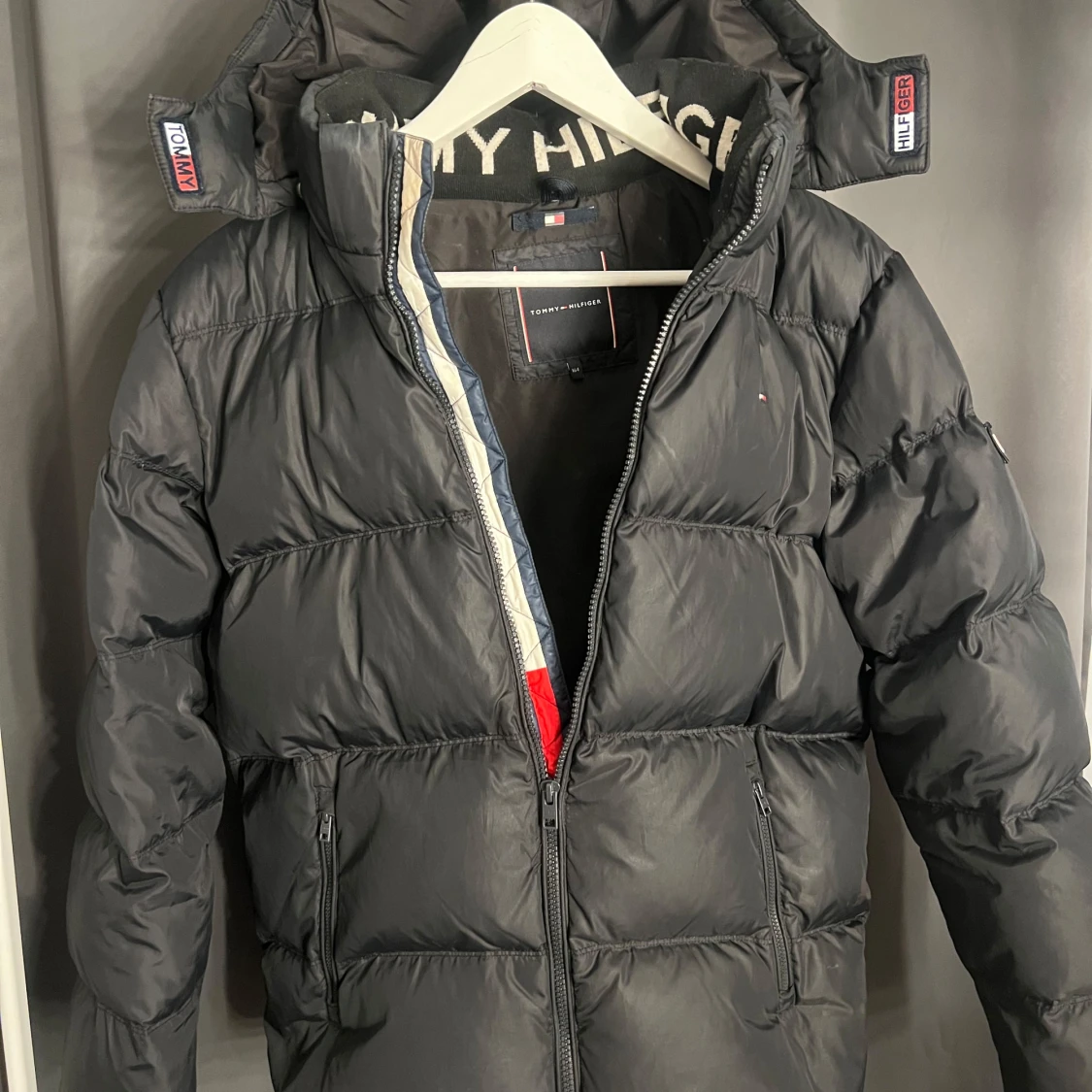 Svart pufferjacka Tommy Hilfiger