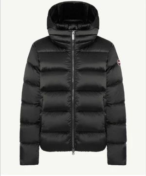 Colmar jacka - Jättefin jacka från colmar, håller värmen bra o är nästan helt ny, har kvar lapp med QR kod som äkthets bevis💕