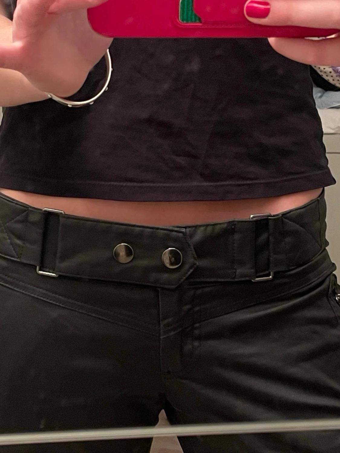 Svarta lowwaisted byxor  med dragkedjor - 2