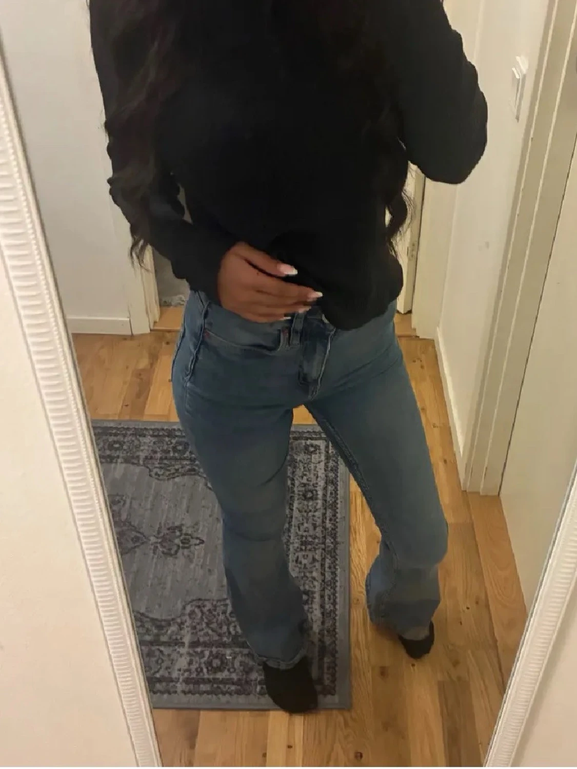 Blå bootcut jeans med hög midja