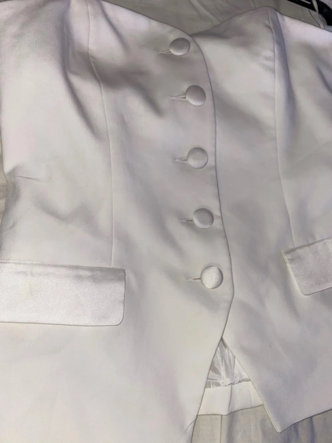 Vit axelbandslös korsettopp med knappar - 1