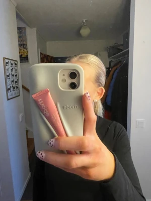 Rhode mobilskal - Så snyggt mobilskal från Rhode, till iPhone 13! Bra skick, förpackning ingår 