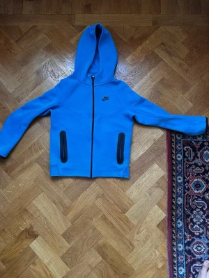 Blå Nike tröja - Blå Nike tech, storlek 147-158cm