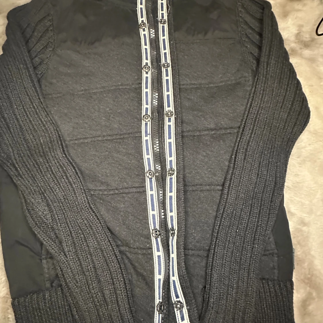 Stickad cardigan - 1