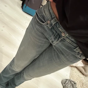 Miss Me Jeans - Säljer mina Miss Me jeans! Nypris: 1300kr Innerbensmått 81cm.       Midjemått 37cm.   