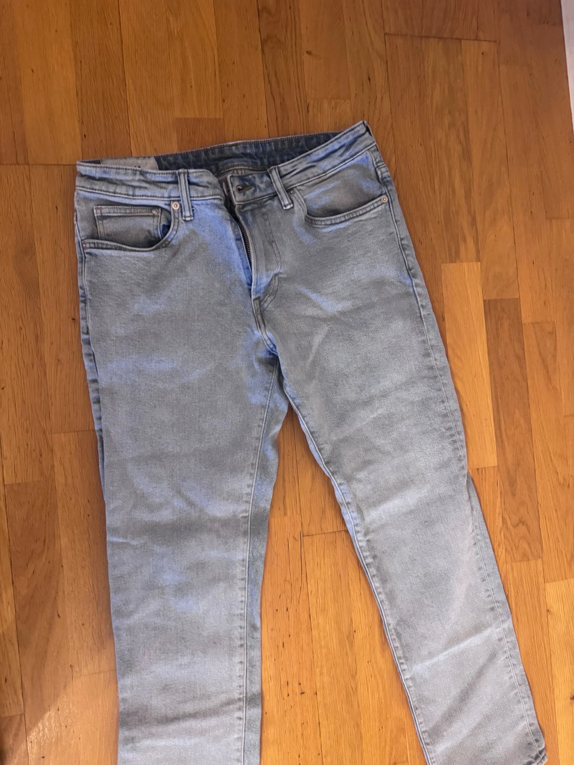 Ljusgrå straight fit jeans - 1