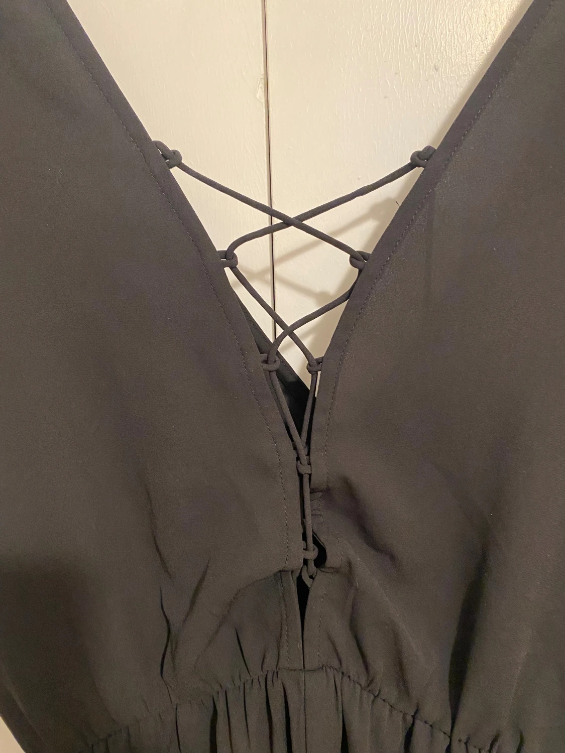 Svart omlott jumpsuit med snörning - 2