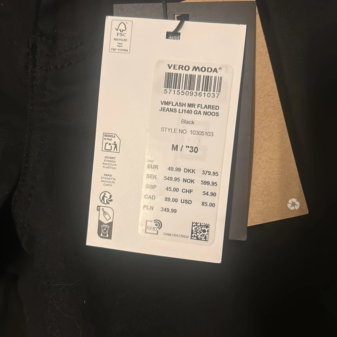 Svarta flared jeans från Vero Moda - 3