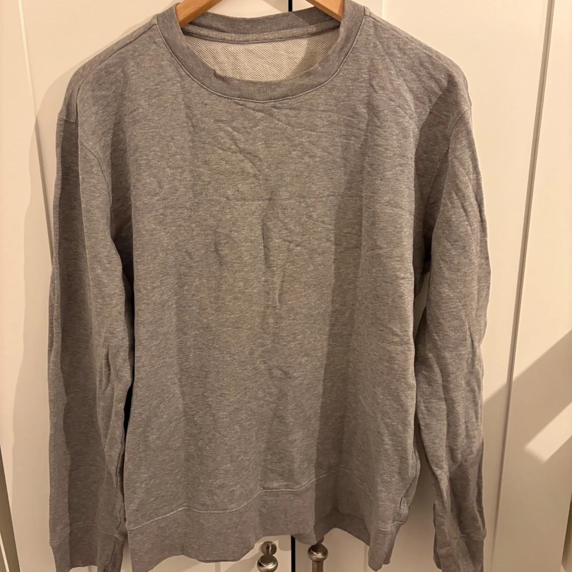 Grå sweatshirt från J.lindberg - 1