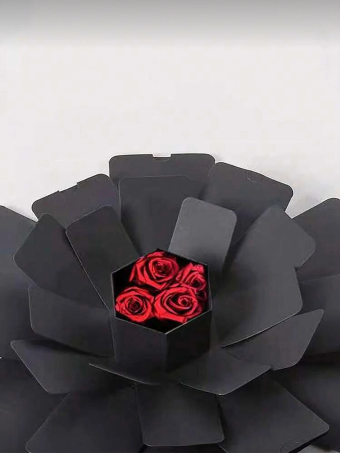 Svart present explosion box  - 2