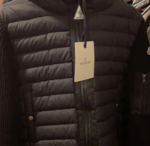 Cardigan - Skön jacka i medelskick har använts ett par gånger ”väldigt varm och skön på insidan”