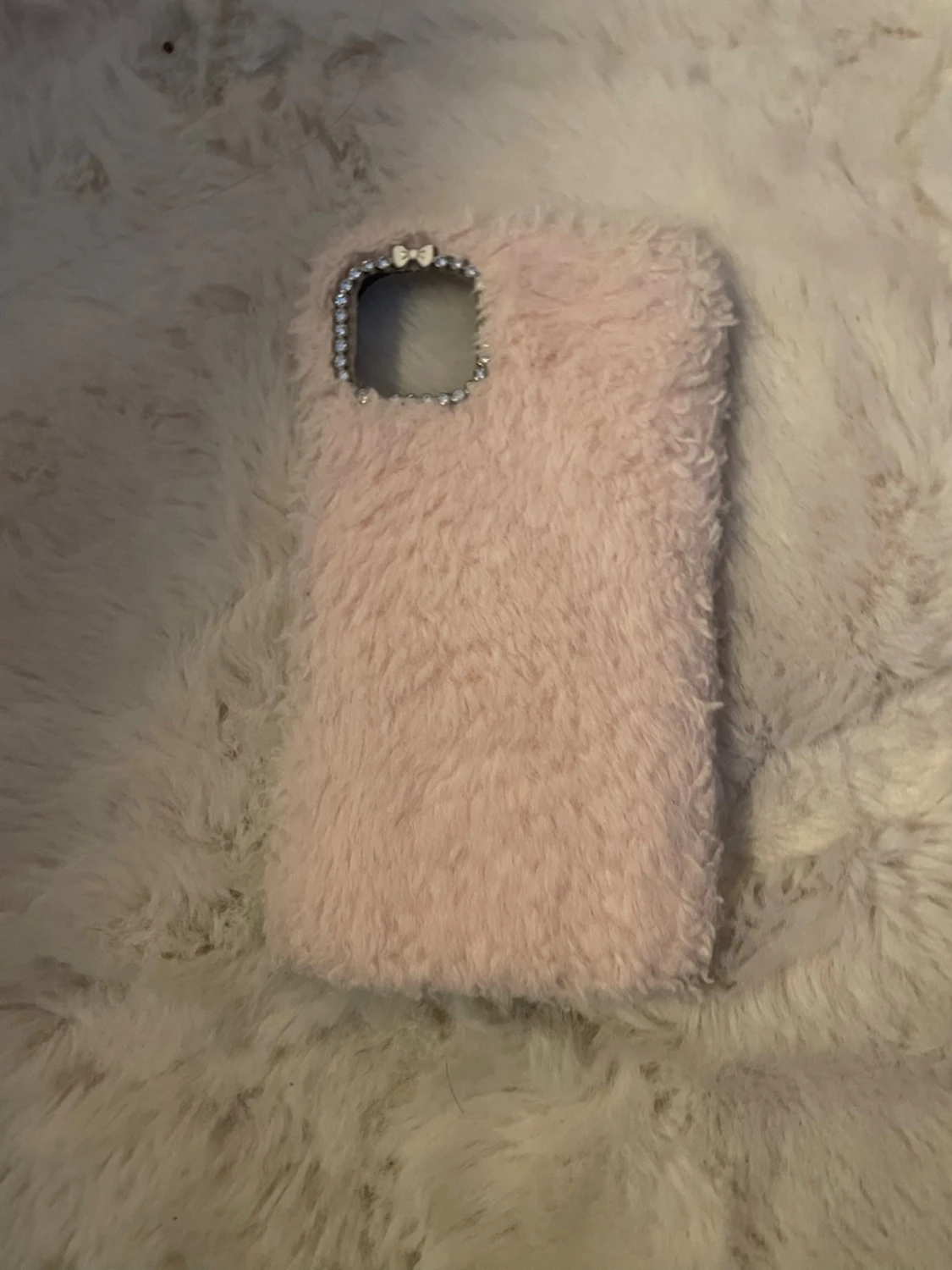 Ljus rosa mobil skal med diamant ram.