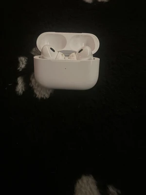 AirPods Pro 2 - AirPods 