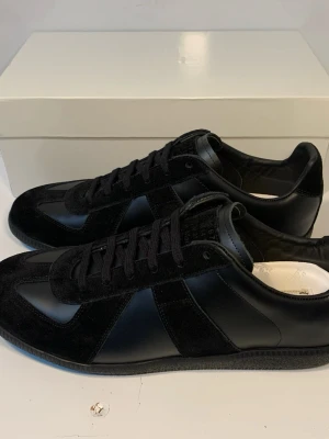 Maison margiela gats  - Ett par riktigt feta gats i storlek 43, box och dustbags fås med, skickar samma dag!