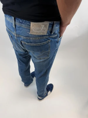 Jacob Cohen Jeans  - Jacob Cohen Jeans! Trendigaste jeansen på marknaden. Ny pris= 6000 kr Säljs för= 899 kr! Modellen är ”style 688”