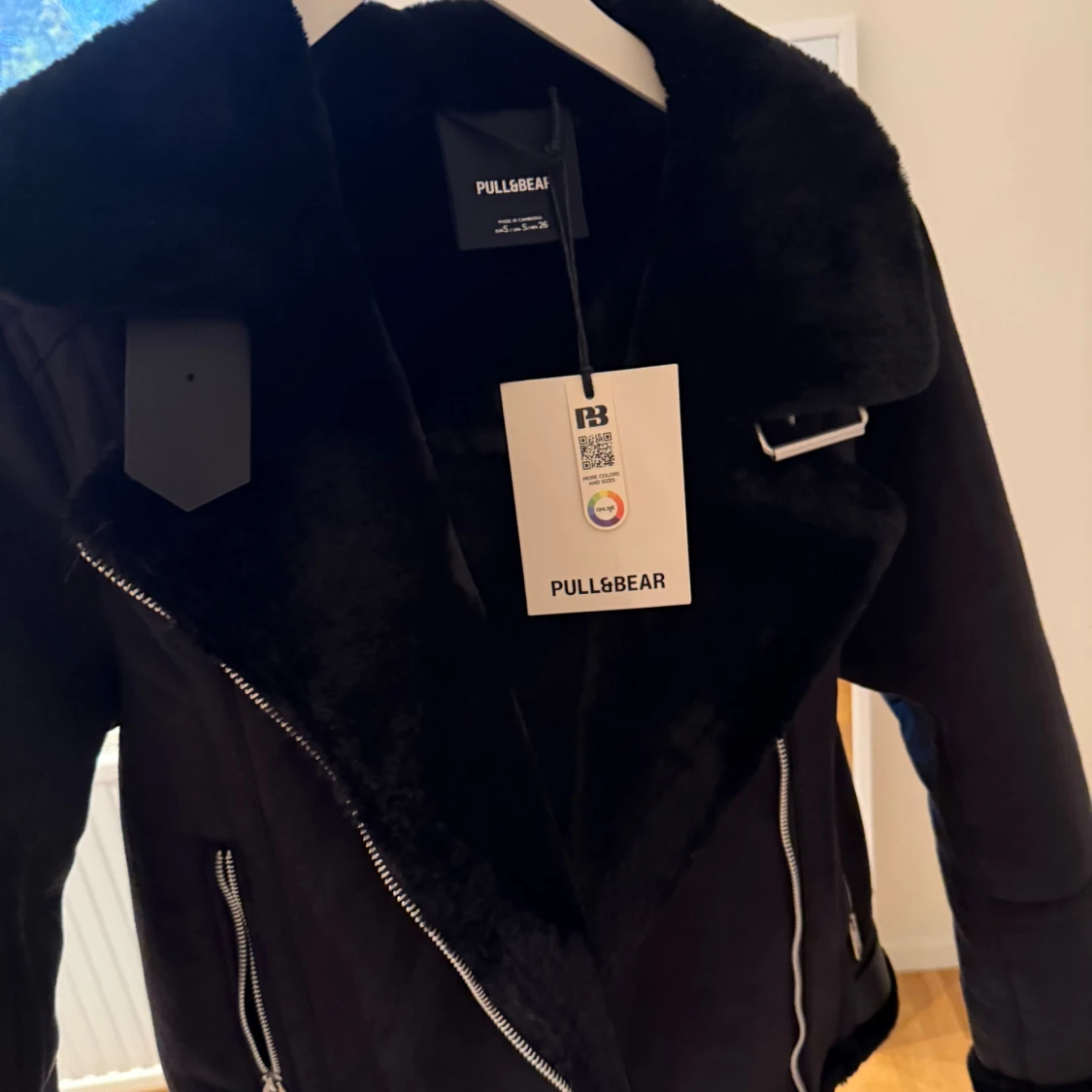 Svart mocka jacka med päls - 1