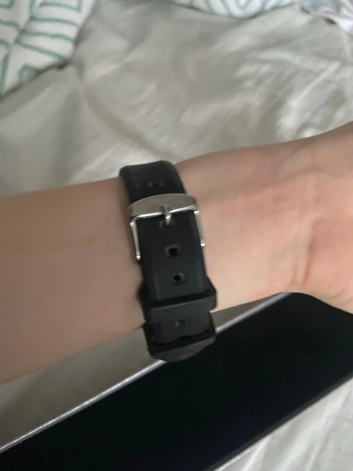 Silverfärgad analog klocka från Q&Q - 2