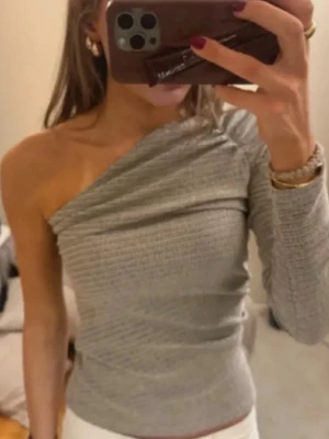 Super söt topp - Super fin tröja! Helt ny, storlek m men skulle mer säga en s!🩷