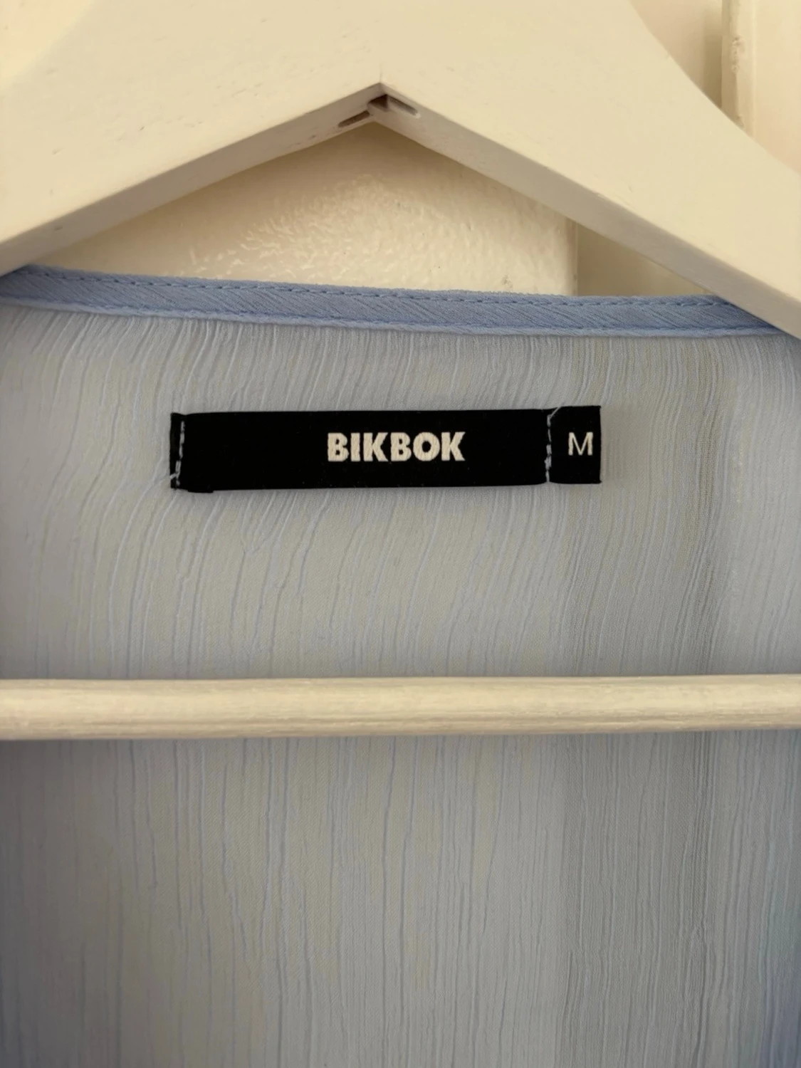 Ljusblå volangblus från BikBok - 1