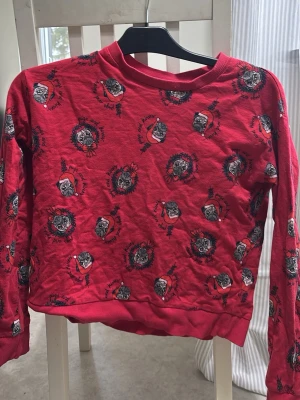 Röd sweatshirt - Röd jultröja med hundar på!