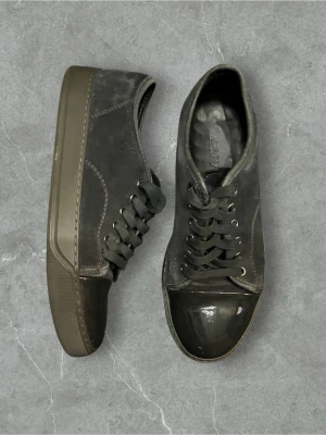 Lanvin svarta storlek 41 - Säljer ett par svarta Lanvins, Storlek:41, passar 42,Skick:8/10, Pris:1499, Vid frågor och funderingar är de bara och höra av sig‼️