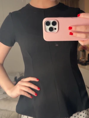 Svart figursydd topp  - Sjukt snygg topp💞💞