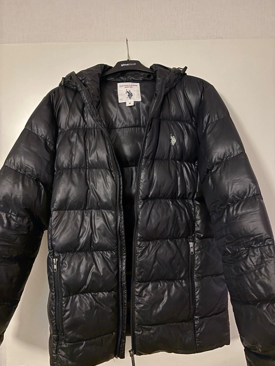 Svart pufferjacka från U.S. Polo Assn.