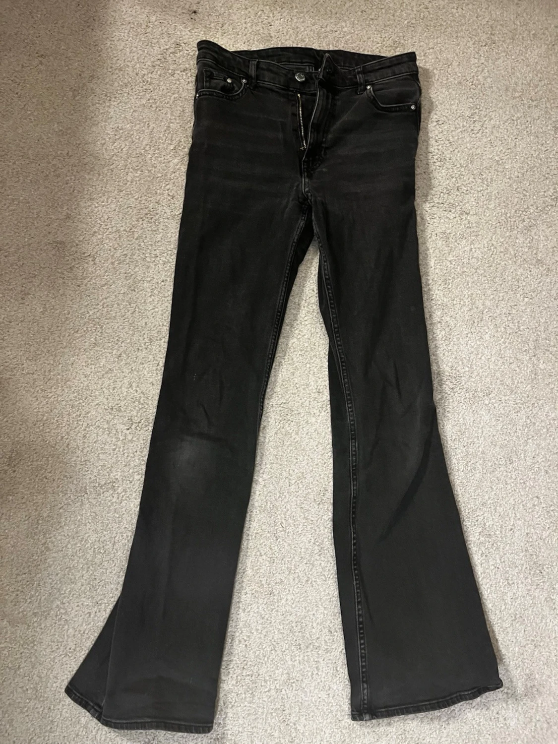 Svarta bootcut jeans från &Denim
