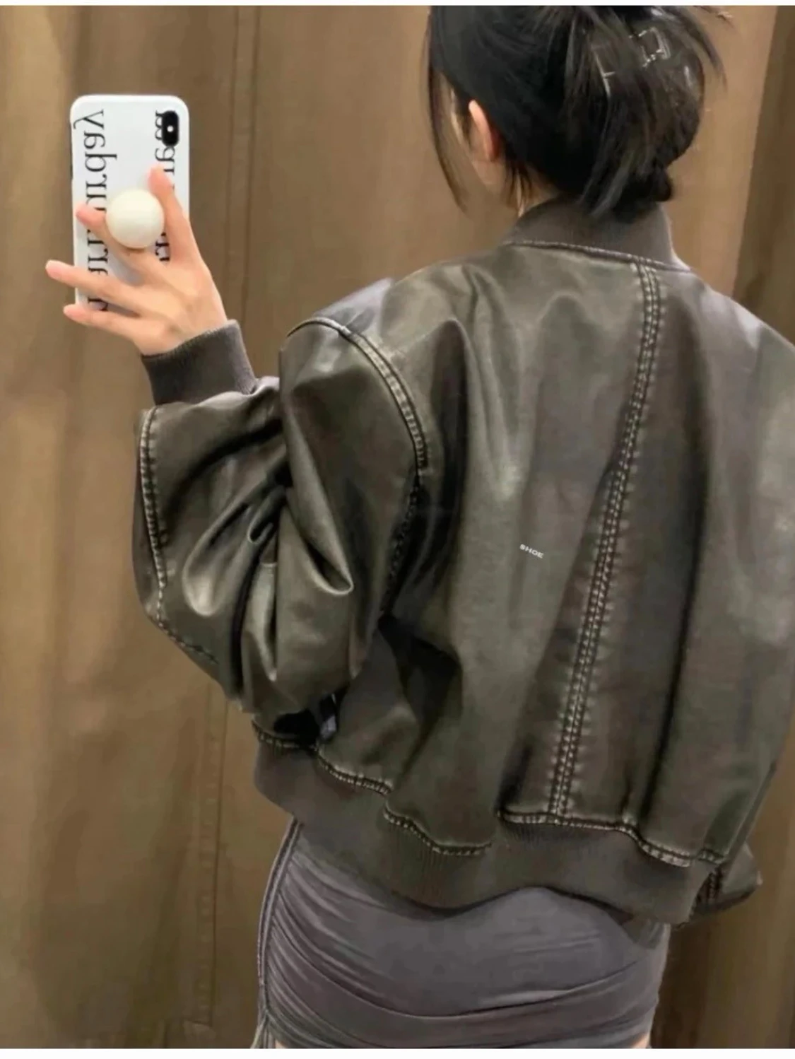 Svart bomberjacka i skinnimitation - 2