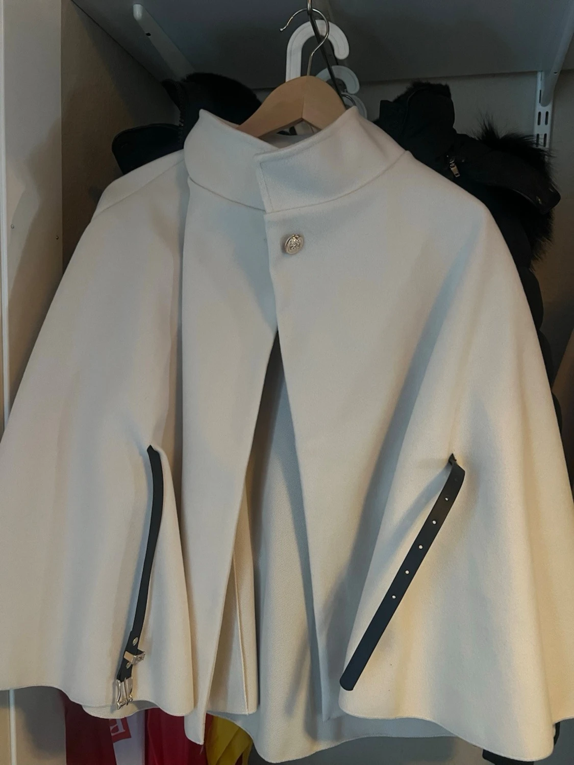 Cremefärgad poncho blair  - 2