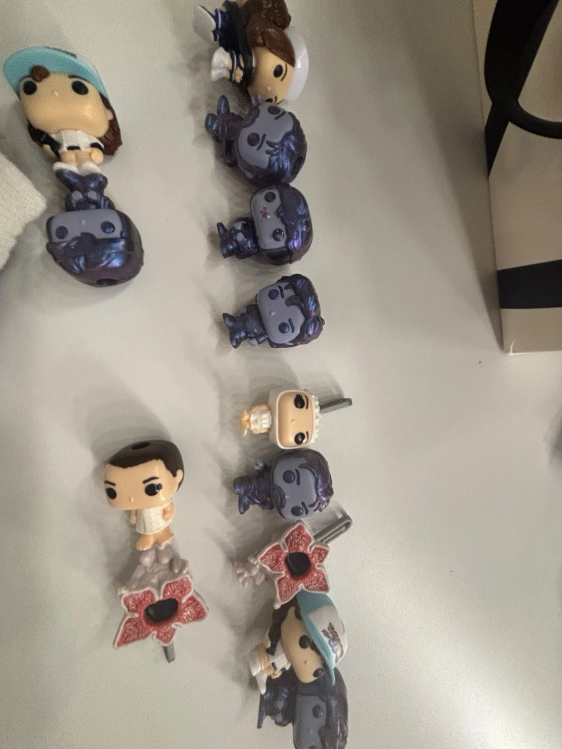 13 stycken stranger things kinder joy gubbar!☺️