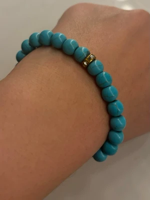 Blå armband  - Blått armband. Fick den ett par månader sen. Priset kan diskuteras 