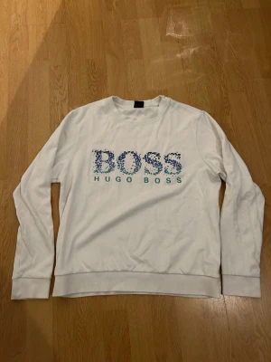 Hugo boss  - Riktig fet tröja ifrån Hugo boss kom gärna med prisförslag 